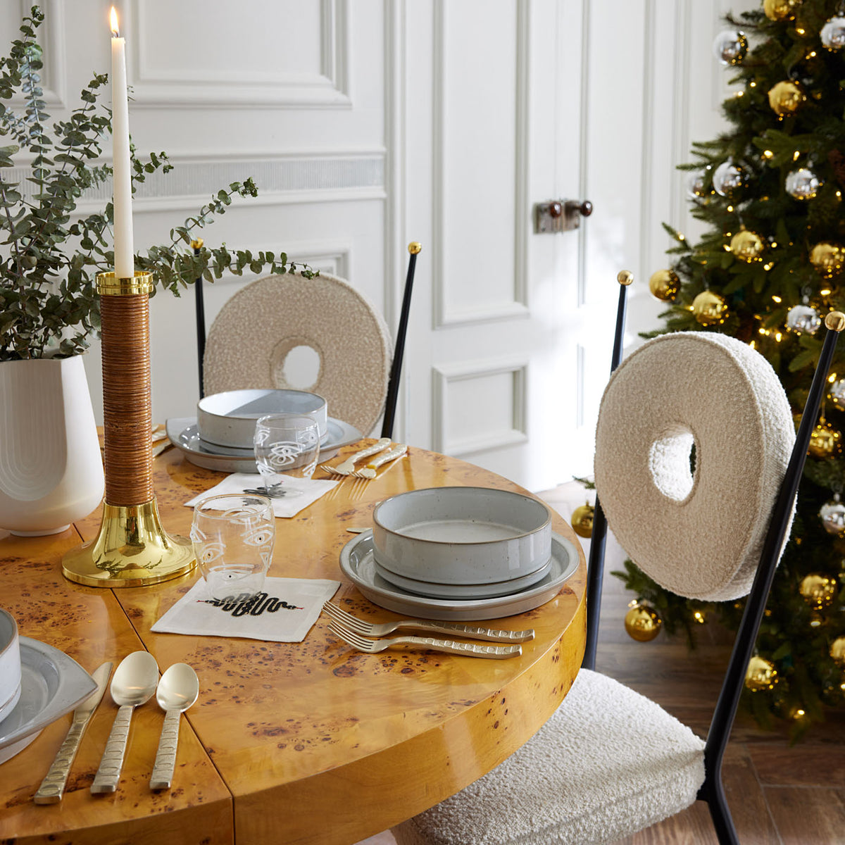 Bond Round Dining Table details view 2