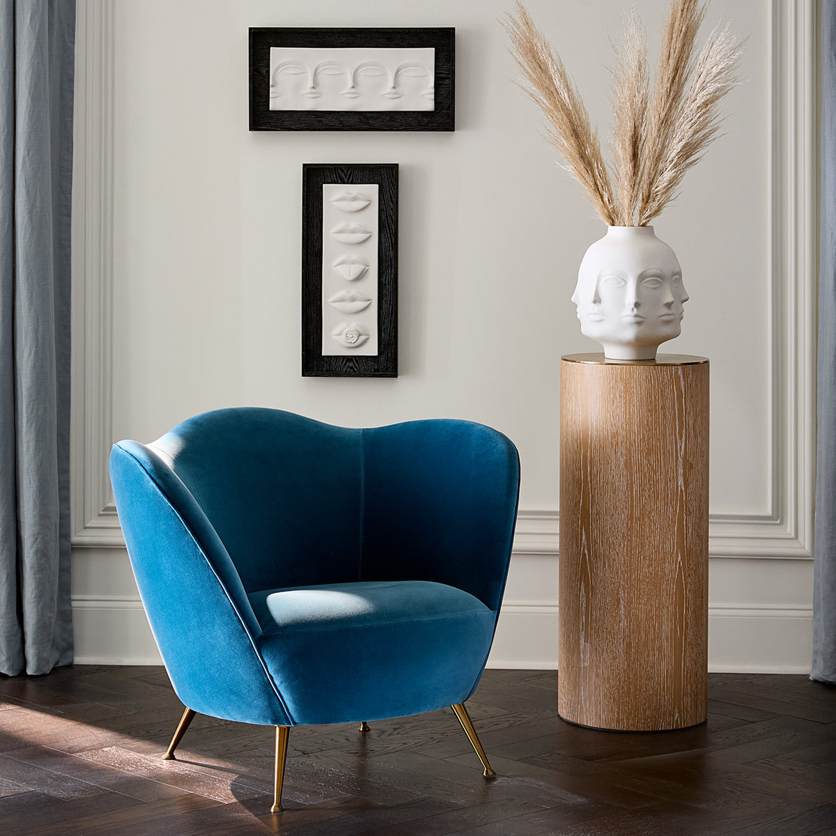 Brussels Pedestal with Ripple Lounge Chair