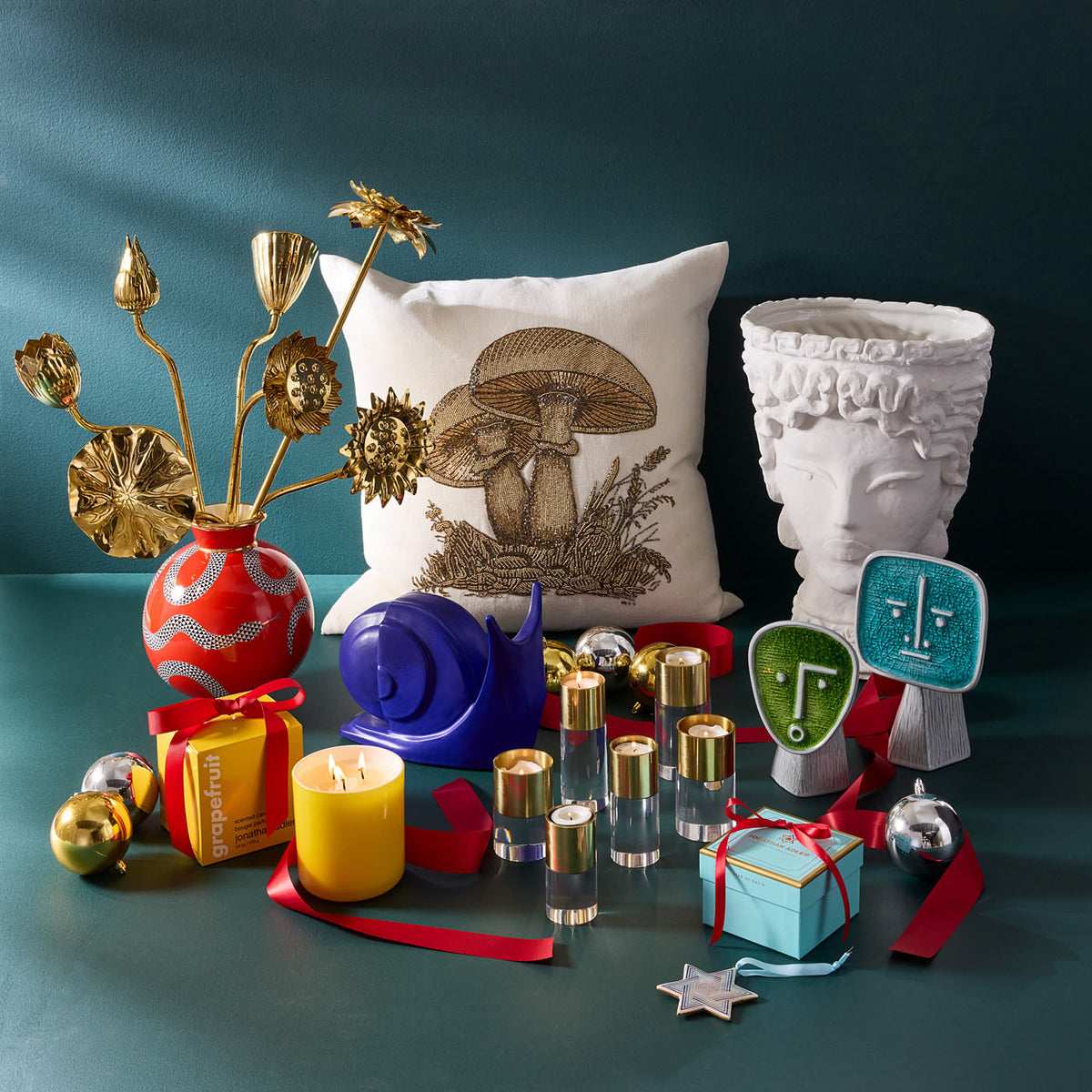 Aphrodite Vase - holiday gifts shot