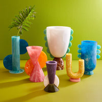 Mustique Scalloped Urn with Jacques Grand Cocktail Table